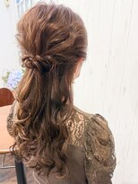 チームボス(Team BOSS)&nbsp;結婚式お呼ばれアレンジ　ハーフアップ