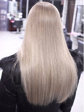 ディア(.eer) 【.eer/ディア】艶髪ハイトーン×ホワイトベージュ/担当：中山