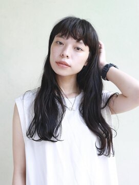 デコ(DECO) 重めバング×ロングウェーブ スタイル