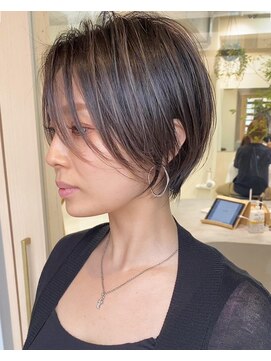 ラフ 新宿(Laff) Laff 新宿 20代30代40代 前下がりショートボブ 丸みショート