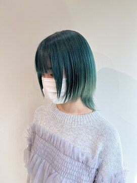 イリ 梅田(ili) エメラルドグリーン