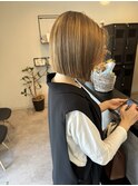 馴染ませハイライトカラーデザインカラー切りっぱなしボブ