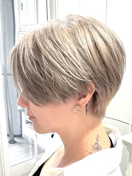 アイズ(I's) ハイトーンマッシュ×ブリーチ×ハンサムショート×白髪ぼかし