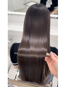 リエル(LIERU) 縮毛矯正で鏡のような艶感を