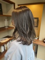 イニ(ini)&nbsp;伊達　柔らかアッシュベージュカラー◎