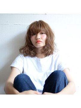 シータ(CITA) ランダムウエーブ×アッシュベージュ