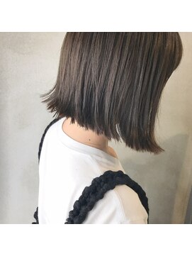 ミント(mint) 透明感カーキグレーで柔らかさ◎