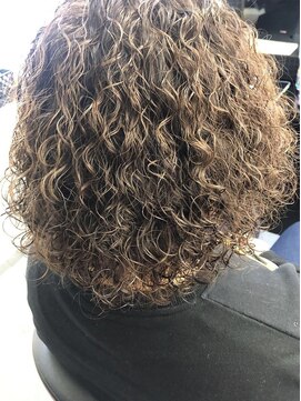 マドゥーズ ヘアショップ(Madoo's hair shop) ハイライトスパイラル