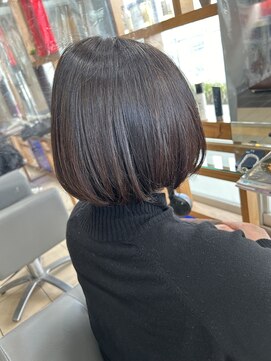 スタジオ アルファプラス 日暮里店(studio α+) ステップボーンカットカットボブショートハイライト白髪ぼかし