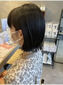黒髪でも可愛くミディアムレイヤー小顔切っぱなし美シルエット