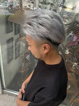 バイブアンドアネックス(VIBE & ANNEX) 《momoka》メンズシルバーヘアホワイトメンズカット