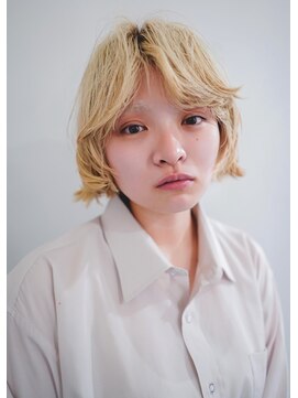 バロウ(BURROW) ブロンドボブ