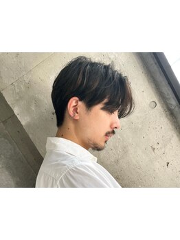 顔周りカットで印象がガラッと変わる。前下がりマッシュ/センターパートなどトレンド最先端狙うなら【QOL】