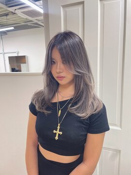 バレイヤージュ/ホワイトカラー/ケアブリーチ/レイヤーカット