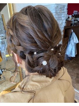エルヴィータ(Elvita) 【Elvita】編み込みまとめ髪☆担当和平
