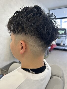 バーバーサンクチュアリ(Barber Sanctuary) 波巻きパーマｘスキンフェード