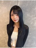 黒髪ロングにローレイヤーで大人かわいいスタイル