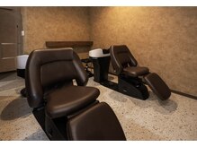 ナルン(narun)の雰囲気(フルフラットなシャンプー台で極上の癒しを!)