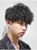 フェザーパーマ/ブルーブラック/刈り上げセンターパート[新宿]