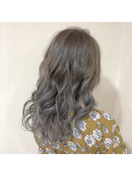 ヴィダ クリエイティブ ヘアーサロン(Vida creative hair salon) パールアッシュ！グラデーション