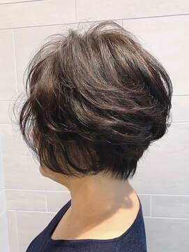 キミトヘアデザインアンドスパ(Kimito Hair design&spa) クセを生かした大人のショートボブ ハイライト入り