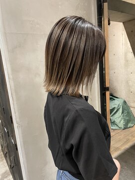 メリー(merry craftsman's factory) 外国人風バレイヤージュ、ハイライトカラーアッシュグレージュ