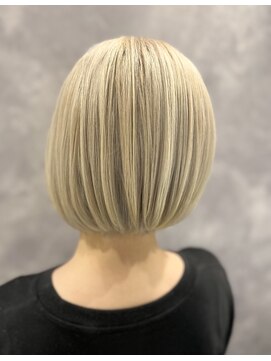 ラビス 浦和(Lovis) 浦和/ホワイトカラー/韓国/シールエクステ/イヤリングカラー