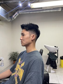 メリケンバーバーショップ フクオカ(MERICAN BARBERSHOP FUK) 波巻き束感ショートツーブロックマッシュアップバングコンマヘア