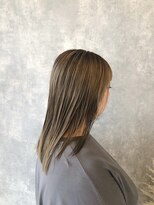 ヘアアンドメイク ムーア(Muuua) ホワイトパール ＋ シャドールーツ