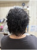 動きが映える波巻きウルフスタイル