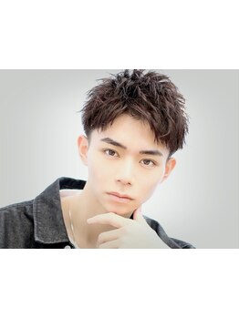 【ビジネスシーンからカジュアルまで】清潔感×再現性でオンオフを◎男性でも通いやすいシックな店内空間