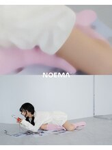 鏡を見るのが楽しみに変わる。新しいヘアスタイルが、日常に新しい高揚感と前向きな自信をもたらす。