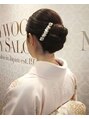 ビューティーセラーバイハリウッド(BEAUTY CELLAR BY HOLLYWOOD) 艶やかで低すぎず高すぎずの位置にボリューム感のあるシニヨン