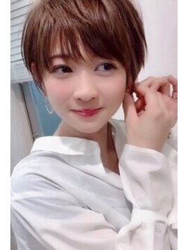 ビューナゴヤ 名駅(VIEW NAGOYA) 美髪シアーカラーピンクブラウンショートカット切りっぱなしボブ