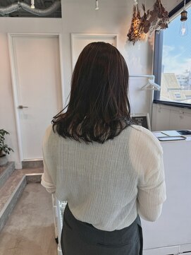 ロカ 表参道(loka) ウェットヘア/アッシュカラー[表参道/ブリーチ/ハイライト]Mai