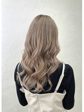 ジゼル(gisele) 仙台ミルクティーベージュブリーチカラーダブルカラーハイトーン