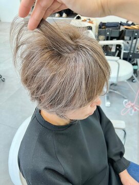 アルトル 池袋2nd(altru) 白髪を生かしてオシャレを楽しむ