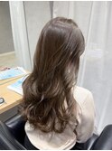 オリーブベージュ