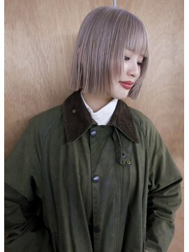 イェン(Yen.) ホワイトベージュボブレイヤーカット