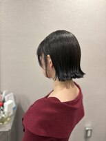 レンネ(Renee)&nbsp;外はね切りっぱなしボブ×透明感カーキアッシュカラー