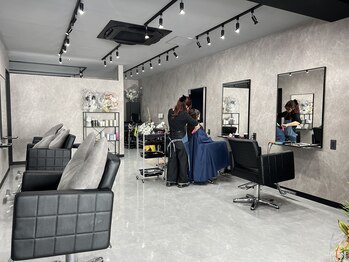 リル(RiLU)の写真/【麻生駅徒歩7分/駐車場完備】経験豊富なスタイリストが揃うサロン♪