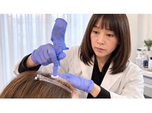 リズ(Liz)の雰囲気（ヒト骨髄幹細胞美容液を頭皮に塗布し、マイクロニードルで刺激を）