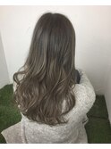 春夏の新色。アディクシーカラースモーキートパーズ。