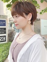 大人可愛い耳かけショートボブダークアッシュブラウン毛先パーマ