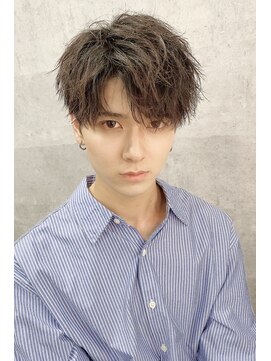 アンダーバーホワイト 天神店(_WHITE) コンマバング