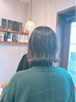 アトレ(attrait)の写真/白髪をカバーしながら、明るめのグレイカラーでデザイン性のあるカラーをご提案*艶感＆色持ちも長続き◎