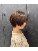 丸みショートカット/前髪あり/大人カジュアル/耳掛け