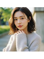 コトナ 越谷店&nbsp;ミディアム　ボブ　ワイドバング　外ハネ　チャコールグレー