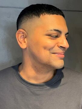 ディスイズバーバーフォース(THIS IS BARBER 4th) クロップ スキンフェード ボウズ 20代 30代 ベリーショート 40代