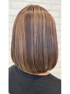 ビスイル 秋葉原店(Vis ill) 大人可愛いハイライトグレージュ丸みボブ韓国小顔カット